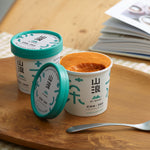 將圖片載入圖庫檢視器 意式雪糕GELATO 的美味魔法在於其特有的綿密幼滑質感！ 打開杯蓋，用附在蓋頂的木羹&quot;畢&quot;一下杯中的GELATO就可看到細密的雪糕紋路，未放入口都興奮～
